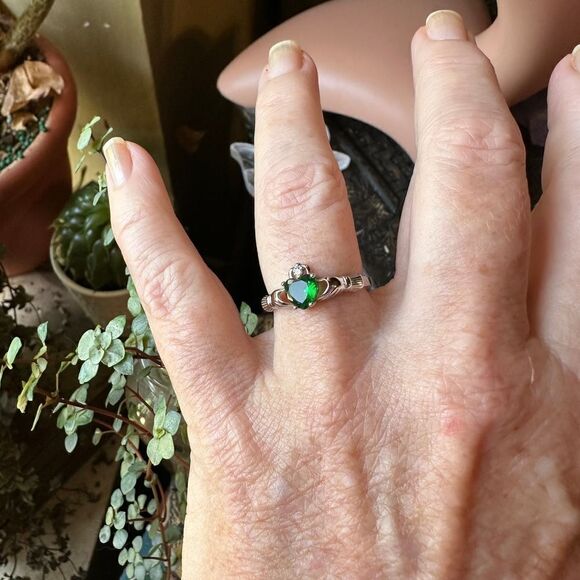 Sterling Silver Emerald Claddagh Ring Sizes 6,7,8 - Picture 5 of 6